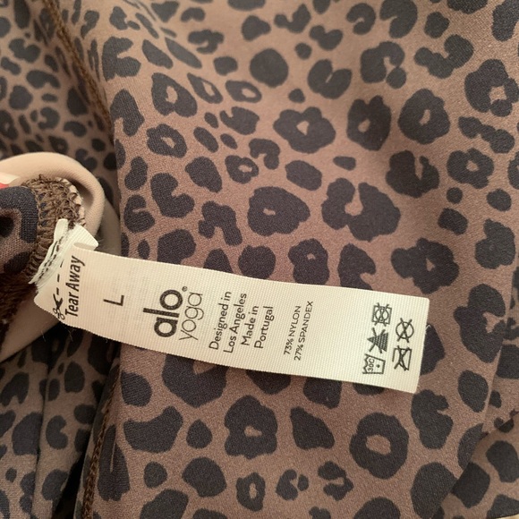 ALO Yoga Leopard Print Bike Shorts - Brown - Picture 4 of 4